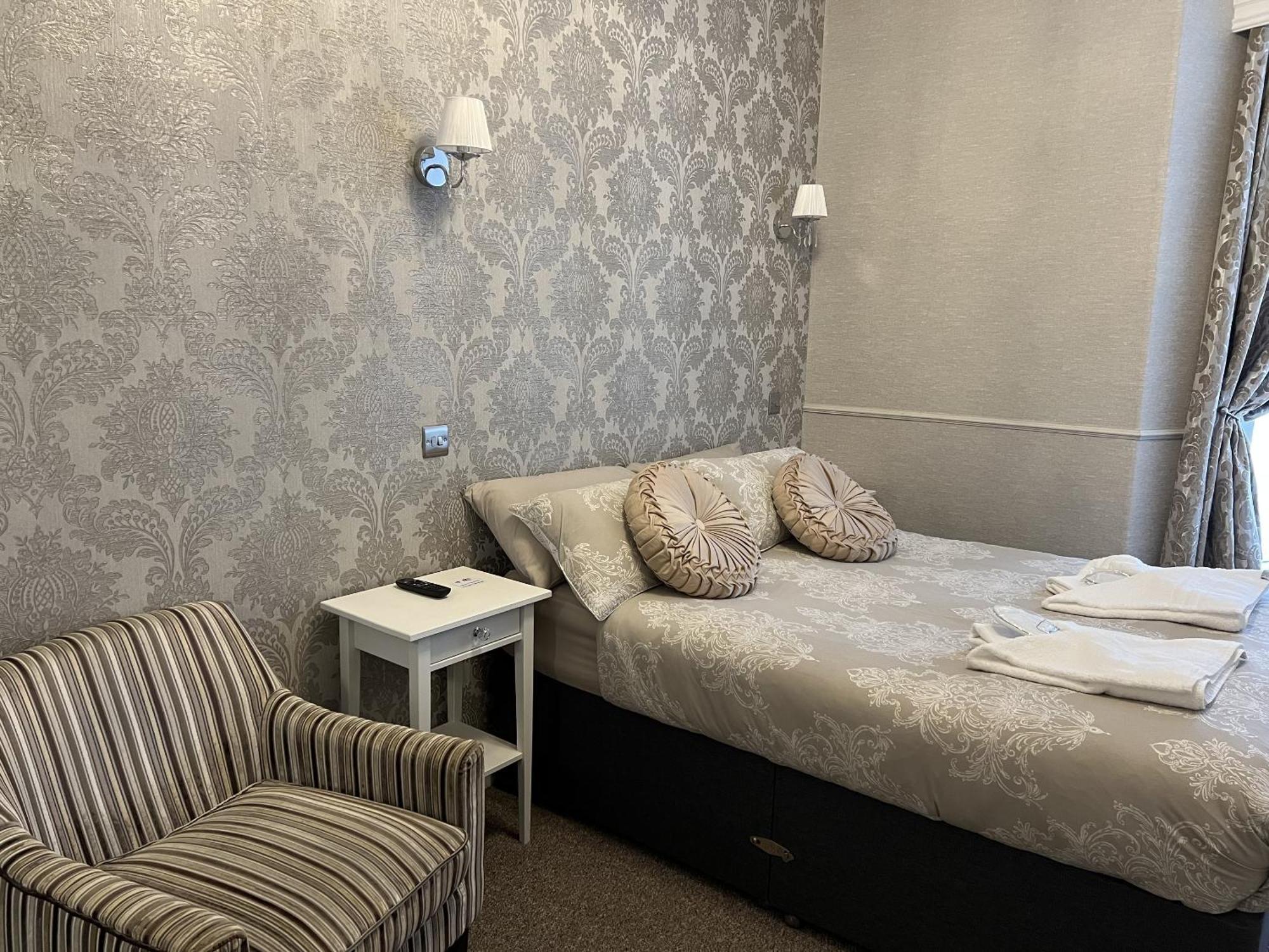 Tanes Hotel Κάρντιφ Δωμάτιο φωτογραφία