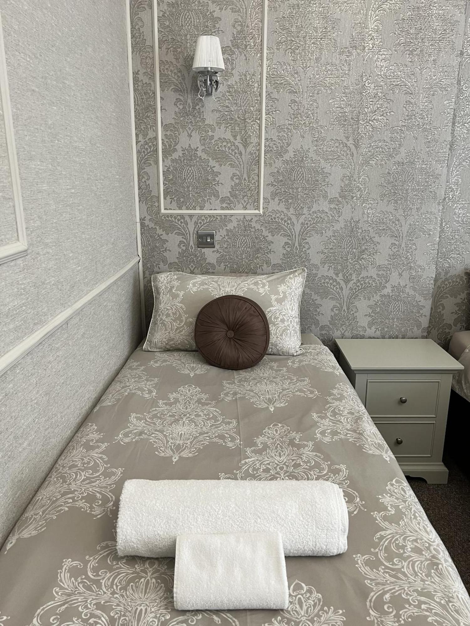 Tanes Hotel Κάρντιφ Εξωτερικό φωτογραφία