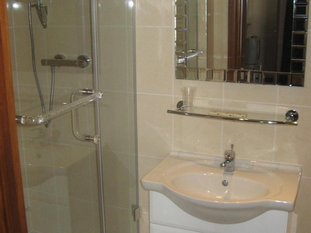 Tanes Hotel Κάρντιφ Δωμάτιο φωτογραφία